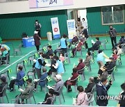 "찾아가고 모셔오고.." 충북도 75세 이상 부스터샷 속도전