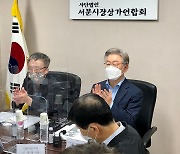 대구 서문시장 상인들 만난 이재명 후보