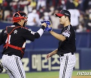 이성우·고우석 '지켜낸 승리'