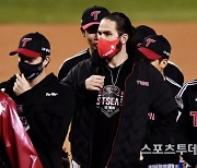 [ST포토] 켈리, '오늘의 MVP'