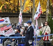 다시 부활한 도심 집회..일상회복 첫 주말 1,800명 운집