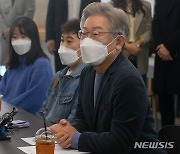 이재명 "평화-경제, 상보관계..휴전선서 총 쏘는 시절로 돌아갈 거냐"