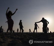 Venice Beach Dancing Photo Gallery