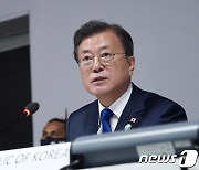 문대통령, 尹 축하메시지 안낸다..착잡한 靑 "이재명 때와 달라"