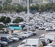 제주공항 4층까지 주차 꽉 찼다..일주일 동안 24만명 '착륙'