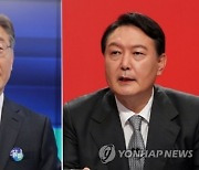 2030도 앞섰다..차기 대선 지지율 尹 45.8% vs 李 30.3%