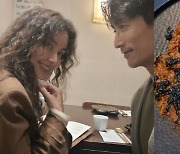 '차인표♥' 신애라, 가족 위해 발휘한 금손 요리 실력 "엄마는 부엌에만 있네요"