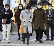 "코트 챙기세요"..내일 전국 눈 또는 비 최저 0도 '초겨울 추위'