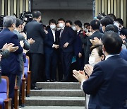 [헤럴드pic] 박수받는 윤석열 국민의힘 대선 후보