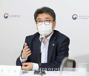 류근혁 복지 2차관 "경구용 치료제 도입 2월보다 앞당길 것"