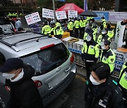 내일 수요시위 앞두고 보수단체·반일단체 소녀상 앞 충돌