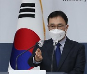 '해외 요소수' 관련 질문 받는 최영삼 외교부 대변인