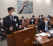 KT 통신 장애 사고 긴급현안질의 답변하는 강국현 KT 사장