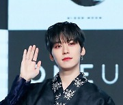 원어스(ONEUS) 건희 '월하미인 그 자체' [EM포토]