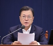 문 대통령 "요소수 등 생활 밀접 품목까지 관리범위 넓혀 대책 강구"