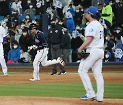 '미러클 두산' 플레이오프 1차전도 삼켰다..삼성에 6-4 승