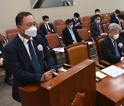 호실적에도 웃지 못한 KT..과방위선 '통신대란' 질타