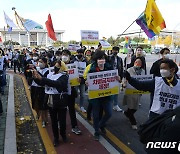 '차별금지법 연내 제정하라' 국회 행진하는 인권단체