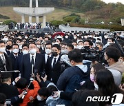 윤석열 "광주 시민 희생 기억..광주의 피가 민주주의 꽃피워"