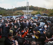 5.18 민주묘역 찾아 사과하는 윤석열