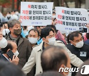 참배단 향하는 윤석열