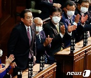 日 기시다 총리 "임금 인상 전력, 새 분배구조 만들겠다"(종합)