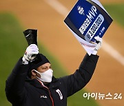 [포토]페르난데스, '플레이오프 MVP'