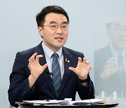 김남국 "펨코서 쫓겨났다고? 소통하자 문자 받아..洪, 귀여워"