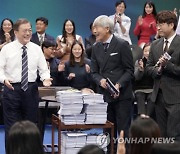 文, 대선 100일 앞두고 돌연 "국민과 대화"..이재명 지지율 반등할까