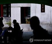 고령층 코로나19 위중증 환자 경고등