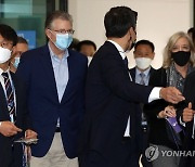 입국하는 크리튼브링크 미 동아태 차관보