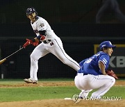 '만년 유망주' 강승호, 두산에서 터졌다..PO 2차전 MVP