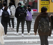 수능 코앞인데..하루 평균 학생 334.1명 확진