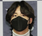 윤시윤, 마스크 뚫고 나오는 멋짐