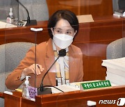 김건희 '허위이력' 의혹에..유은혜 "사실관계 확인 중"