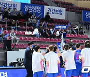 경기장 찾은 WKBL 팬들 [사진]