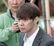 박유천, 연예 활동 '적신호'..法, 방송·연예 금지 가처분 인용