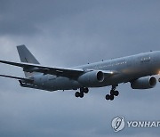 요소수 공수 공군수송기 김해공항 착륙