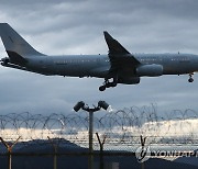 요소수 공수 공군수송기 김해공항 착륙