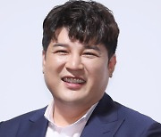 슈퍼주니어 신동, 코로나19 확진 자가격리..백신 돌파감염