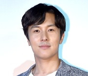 '성매매 이수 응원 논란' 김동완, 팬들 직접 만나 사과한다 [MD이슈]