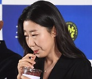 [ST포토] 라미란 '음료 도전'