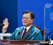 '마오리족 전통 숄' 어깨 걸친 文 "공정한 무역질서 복원돼야"