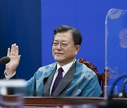 문 대통령, APEC 정상회의 참석.."공정한 무역 질서 복원"