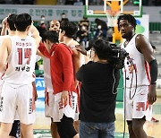 SK, DB 잡고 연패 탈출 '단독 1위' [KBL]