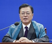 마오리족 숄 걸치고 APEC 정상회의 참석한 문대통령 "함께 성장하자"