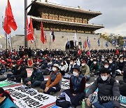 동대문 앞에서 노동자대회하는 민주노총