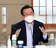 김부겸 총리, 계룡대 방문해 부사관들과 간담회