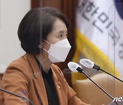 모두 발언하는 유은혜 사회부총리