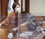 사회관계장관회의 참석하는 유은혜 부총리